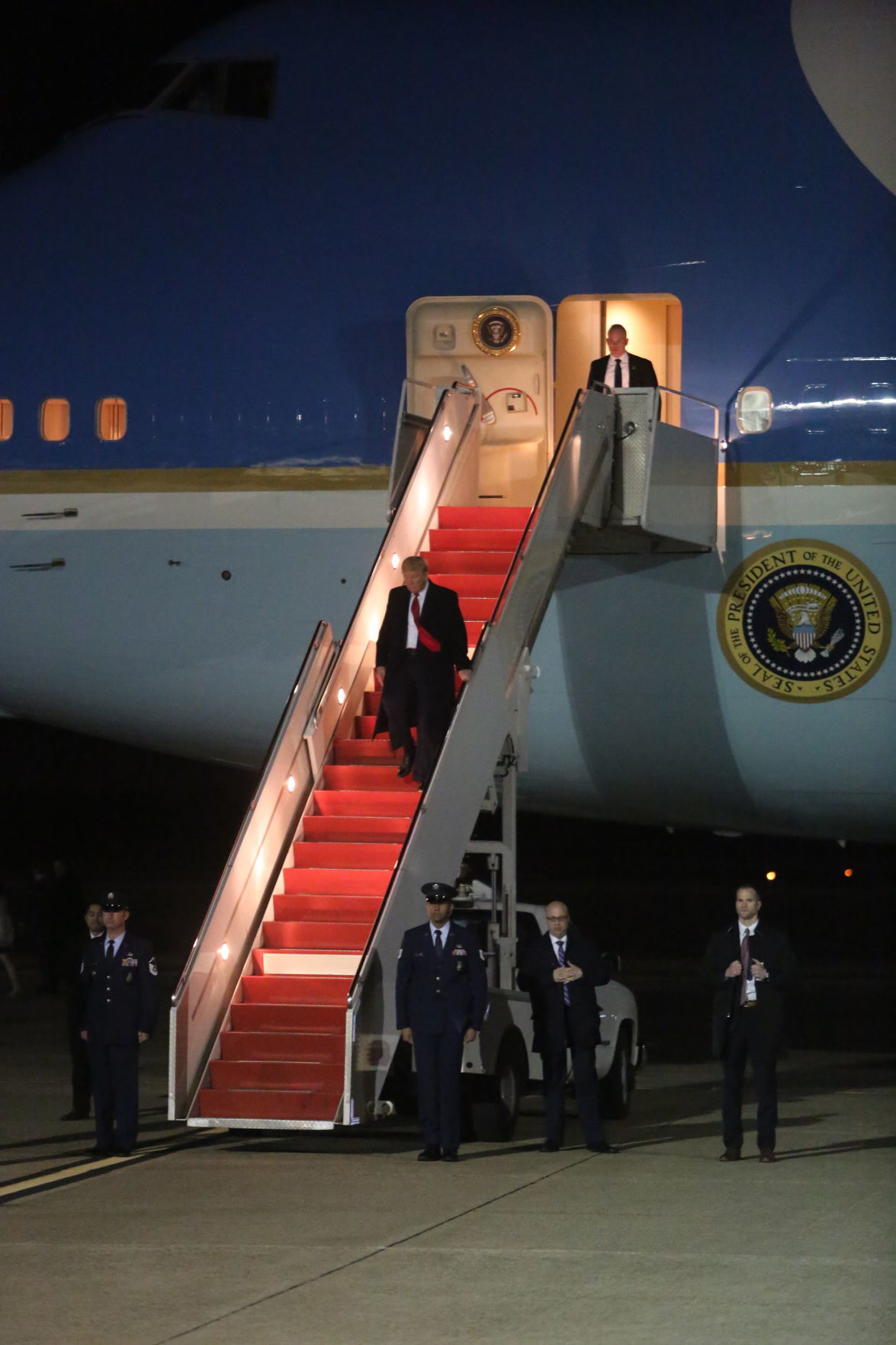 012920_nws_trumpplane (38).JPG